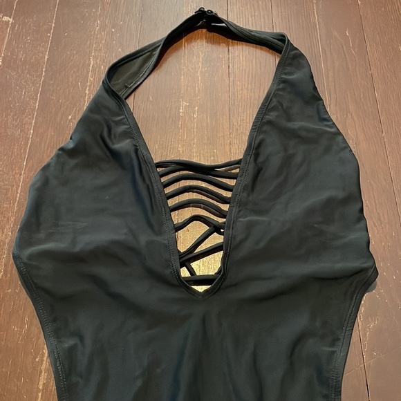 Women's Tobi Fine Line Strappy One Piece Swimsuit Large - Picture 3 of 15